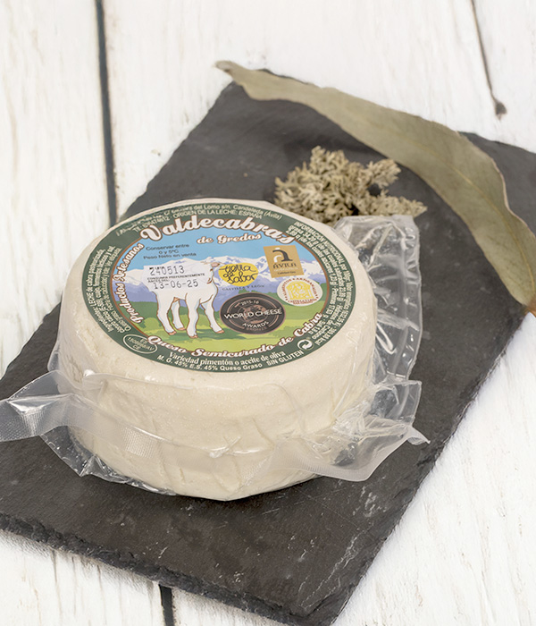 Queso de Cabra Semicurado Al Natural "Valdecabras"      (25,00€/Kg)