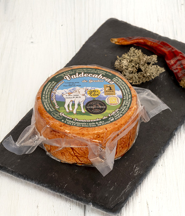 Queso de Cabra Al Pimentón "Valdecabras"     (25,00€/Kg)